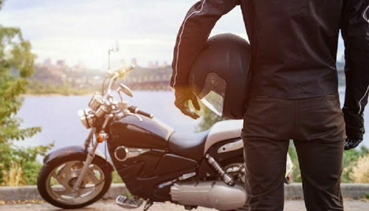 Dangerous Things Motorcyclists Should Avoid